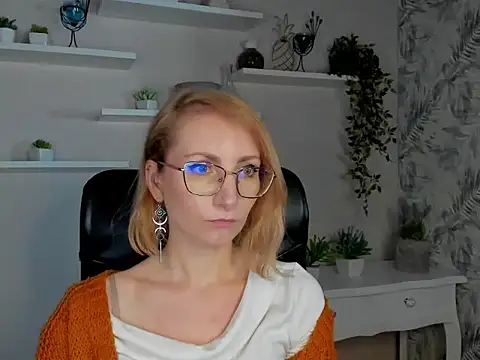 Snapshot of CinderellaMoon chatting on February 2026 06:20:02 AM CinderellaMoon online show from February 2026 06:20:02 AM