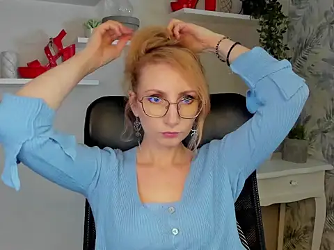 Snapshot of CinderellaMoon chatting on March 2026 06:30:01 AM CinderellaMoon online show from March 2026 06:30:01 AM