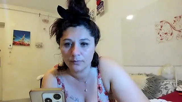 EVELYNA88 online show from June 2026 06:30:01 PM