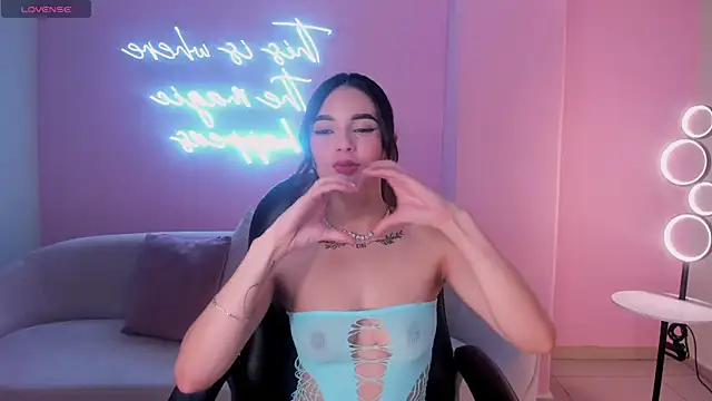 CarolineEvans x online show from February 2026 06:11:01 AM