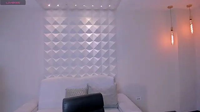 CarolineEvans x online show from February 2026 04:23:02 AM