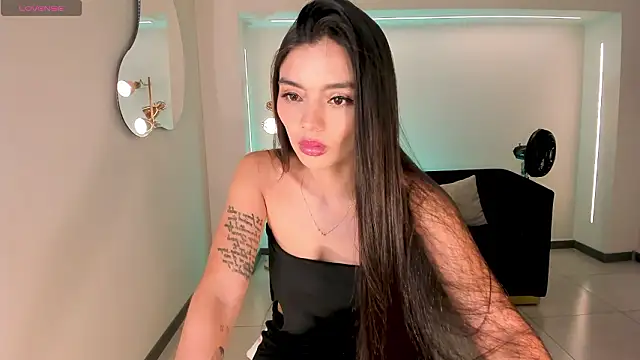 JulietteMoreau online show from March 2026 05:04:01 PM