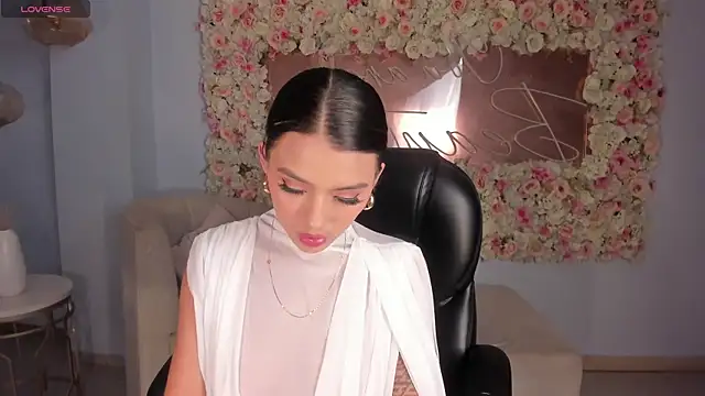Snapshot of JulietteMoreau chatting on April 2026 07:38:02 PM JulietteMoreau online show from April 2026 07:38:02 PM