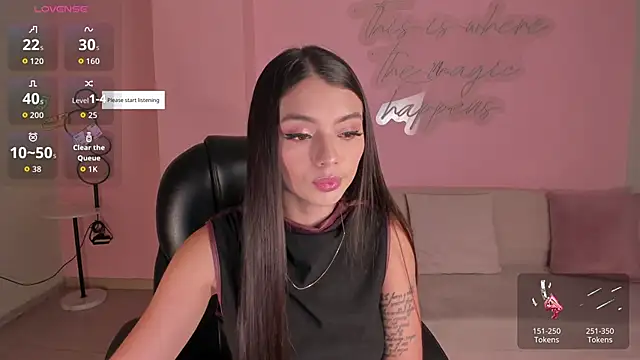 Snapshot of JulietteMoreau chatting on May 2026 07:54:01 PM JulietteMoreau online show from May 2026 07:54:01 PM