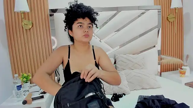 Snapshot of _Curly_Beauty chatting on February 2026 02:27:02 PM Curly Beauty online show from February 2026 02:27:02 PM