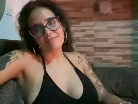 Snapshot of curlybb55 chatting on March 2026 04:08:01 AM curlybb55 online show from March 2026 04:08:01 AM