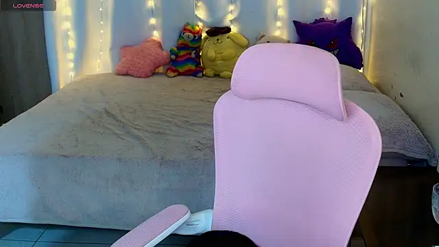maliciaXpoison online show from May 2026 04:43:02 AM