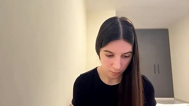 NiaWelchel online show from March 2026 12:13:01 PM