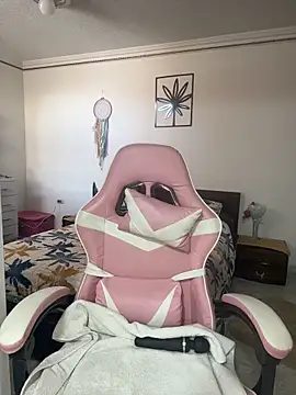 Kiarhatrixie1 online show from February 2026 05:46:02 PM