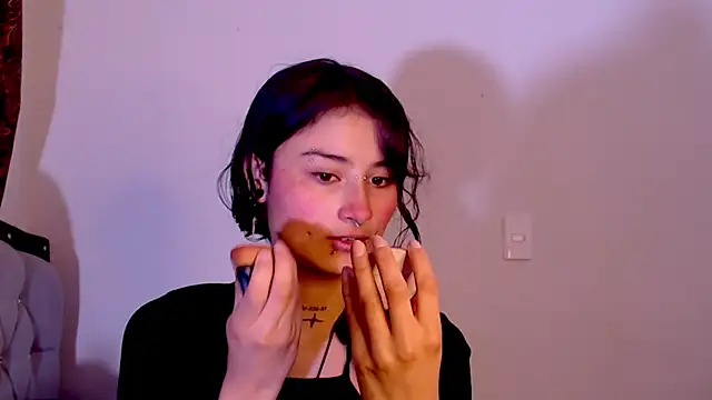 Lili  Clan online show from February 2026 01:32:02 PM