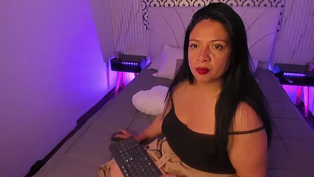 Snapshot of Renatta_Milly chatting on February 2026 03:24:02 AM Renatta Milly online show from February 2026 03:24:02 AM