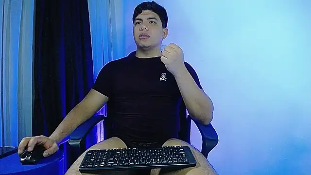 Uriel Ray  online show from March 2026 09:32:02 PM