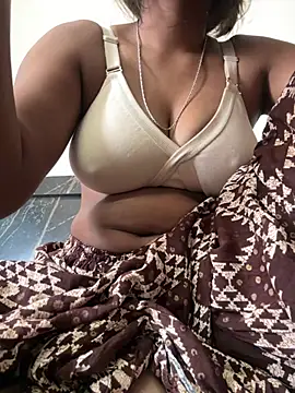 Snapshot of meenu_cuties chatting on May 2026 05:01:02 AM meenu cuties online show from May 2026 05:01:02 AM