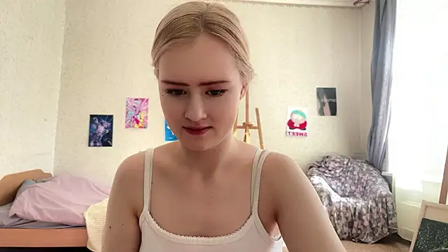 Snapshot of LotusHinata chatting on March 2026 04:18:02 AM LotusHinata online show from March 2026 04:18:02 AM