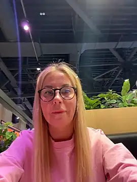 Snapshot of LisaMurr chatting on February 2026 11:28:02 AM LisaMurr online show from February 2026 11:28:02 AM