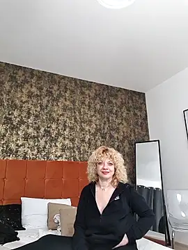 LaireeFelini online show from February 2026 07:11:01 PM