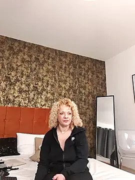 LaireeFelini online show from February 2026 07:58:01 PM