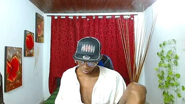 Snapshot of milo018 chatting on April 2026 09:22:02 AM milo018 online show from April 2026 09:22:02 AM