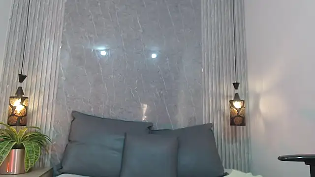 Snapshot of Milf_Luciana chatting on February 2026 11:07:02 AM Milf Luciana online show from February 2026 11:07:02 AM