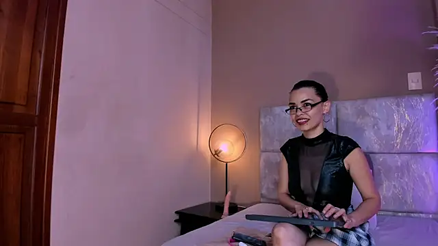 Snapshot of KatrionaNyx chatting on April 2026 09:10:02 PM KatrionaNyx online show from April 2026 09:10:02 PM
