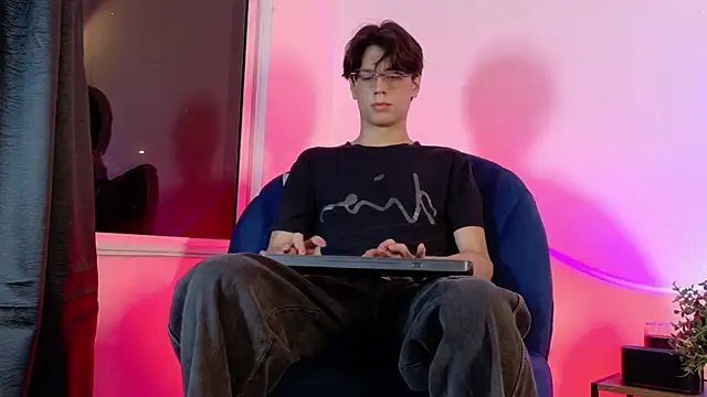 lui x dust online show from May 2026 03:15:02 AM