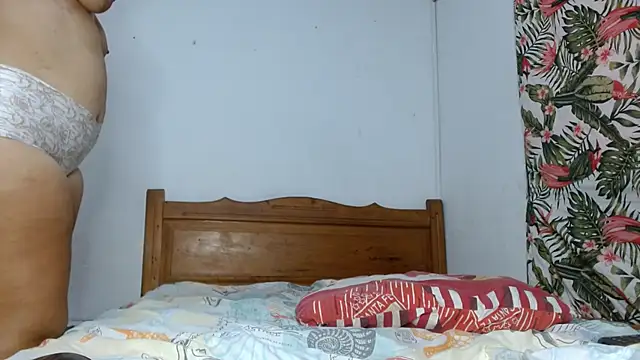 Snapshot of smallvioleta69 chatting on February 2026 06:17:01 PM smallvioleta69 online show from February 2026 06:17:01 PM