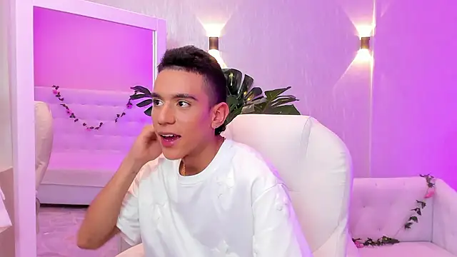 dominicjonnes online show from February 2026 06:39:02 PM