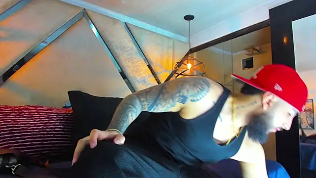 Snapshot of SantiagoHincapiie chatting on February 2026 04:22:02 AM SantiagoHincapiie online show from February 2026 04:22:02 AM