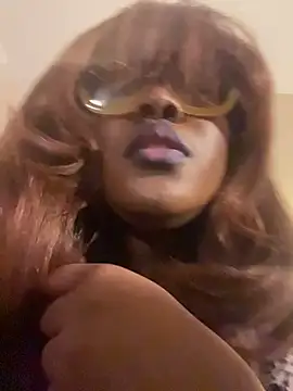 Snapshot of MadameXtasy chatting on February 2026 06:01:02 AM MadameXtasy online show from February 2026 06:01:02 AM