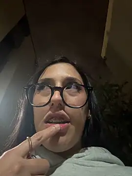 Snapshot of susi_chimm chatting on February 2026 02:33:01 AM susi chimm online show from February 2026 02:33:01 AM