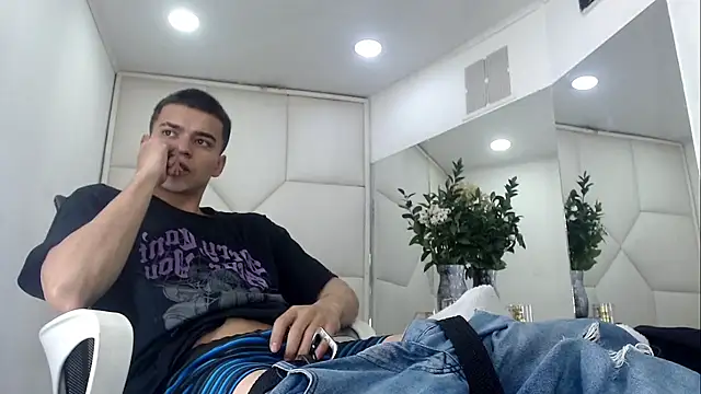 SanttiiBuck online show from February 2026 12:05:02 PM