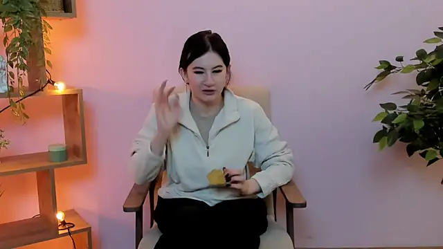 TwilaMode online show from February 2026 07:29:02 AM