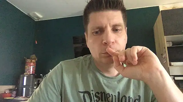 Snapshot of Minmoi1984 chatting on March 2026 12:33:02 PM Minmoi1984 online show from March 2026 12:33:02 PM