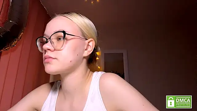 MiaCashe online show from May 2026 03:28:01 PM