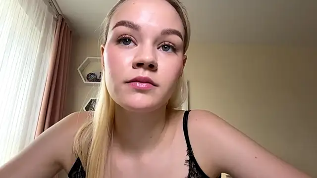 MiaCashe online show from May 2026 12:13:01 PM