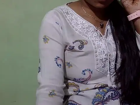 Snapshot of cute_momo_love chatting on March 2026 04:58:01 AM cute momo love online show from March 2026 04:58:01 AM