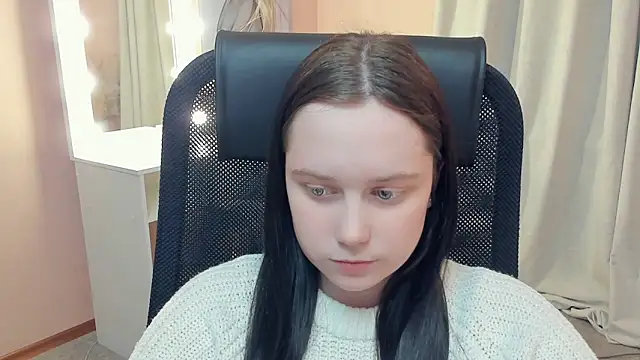 Snapshot of LynnaNull chatting on February 2026 01:20:01 PM LynnaNull online show from February 2026 01:20:01 PM