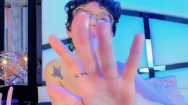 Calioperoux online show from March 2026 10:28:02 PM