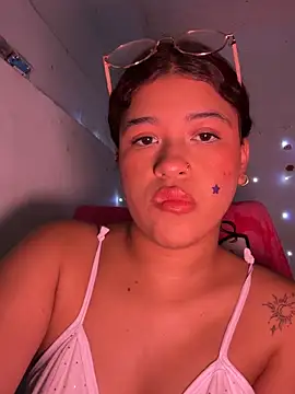 Snapshot of _RouseXLove chatting on February 2026 01:11:02 PM RouseXLove online show from February 2026 01:11:02 PM