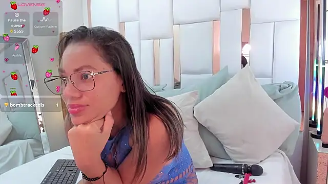 Snapshot of charlottehart1 chatting on February 2026 04:35:02 AM charlottehart1 online show from February 2026 04:35:02 AM