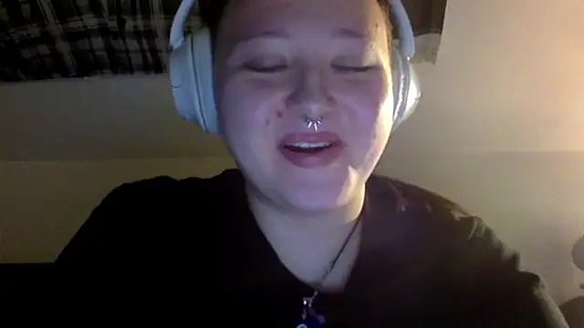 Snapshot of AriaWet chatting on February 2026 05:33:01 PM AriaWet online show from February 2026 05:33:01 PM