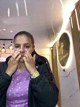 Snapshot of samira-grey chatting on March 2026 01:17:02 PM samira-grey online show from March 2026 01:17:02 PM