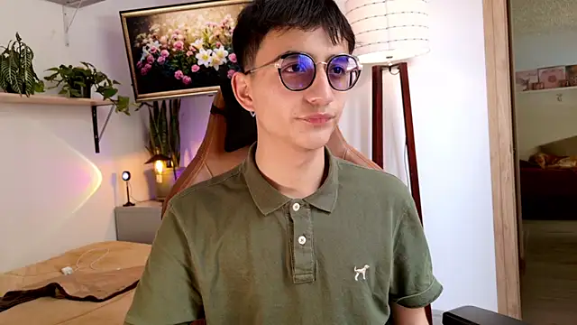 Snapshot of Sr_evann chatting on March 2026 03:29:02 PM Sr evann online show from March 2026 03:29:02 PM