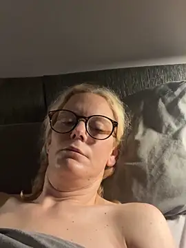 Snapshot of Amelie_BlondeXX chatting on March 2026 08:09:02 AM Amelie BlondeXX online show from March 2026 08:09:02 AM