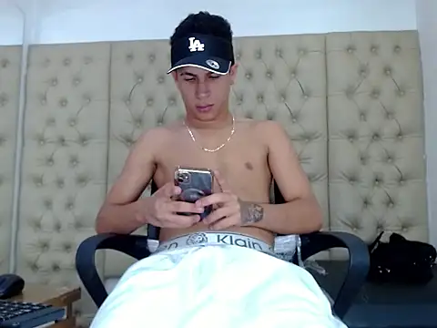 Snapshot of Hollmanhot chatting on March 2026 02:28:02 AM Hollmanhot online show from March 2026 02:28:02 AM