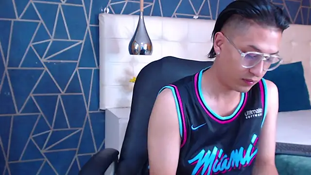 Snapshot of EriickFerrer chatting on March 2026 02:03:01 AM EriickFerrer online show from March 2026 02:03:01 AM