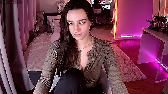 Vivian Wee online show from March 2026 09:50:01 PM