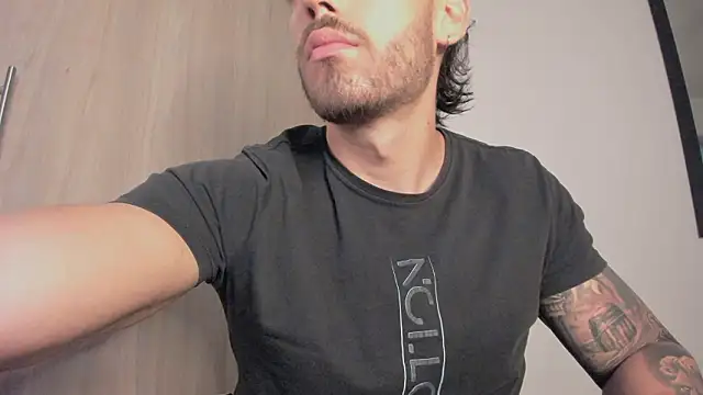 Snapshot of Axel__Blaze chatting on March 2026 01:39:01 PM Axel Blaze online show from March 2026 01:39:01 PM