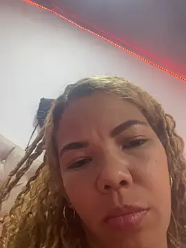 Snapshot of Crespita_Hot23 chatting on February 2026 02:27:02 PM Crespita Hot23 online show from February 2026 02:27:02 PM