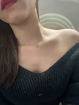 Snapshot of LingLing017 chatting on March 2026 10:44:01 AM LingLing017 online show from March 2026 10:44:01 AM